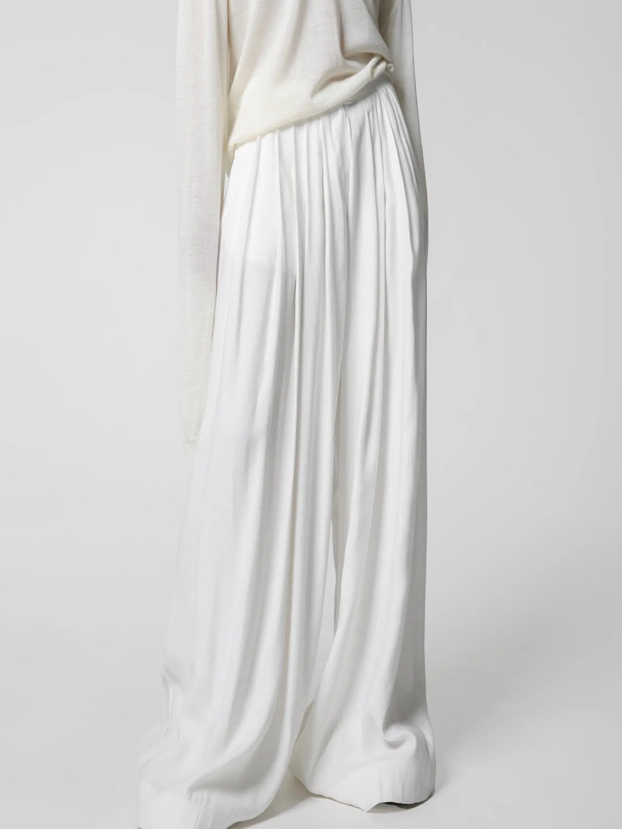 BAMBOO PIN TUCK PLEATED WIDE TROUSERS
