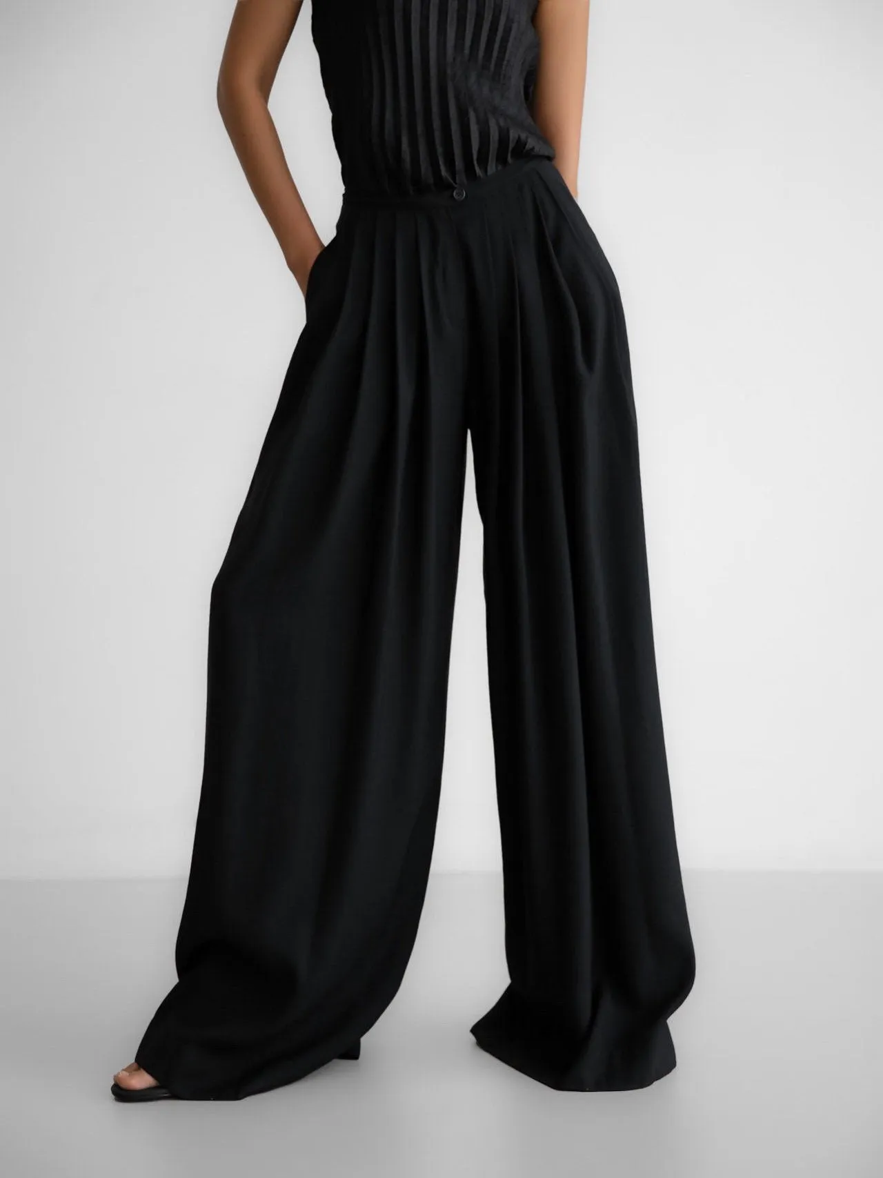 BAMBOO PIN TUCK PLEATED WIDE TROUSERS